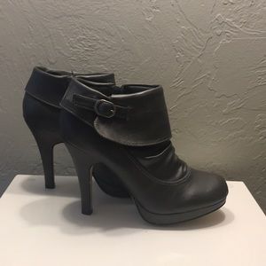 NWOT! Gray Madden Girl Booties